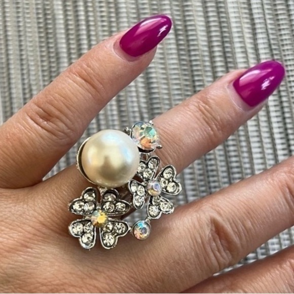 Fashion ring, adjustable, AB stones, oversized faux pearl - Picture 1 of 8